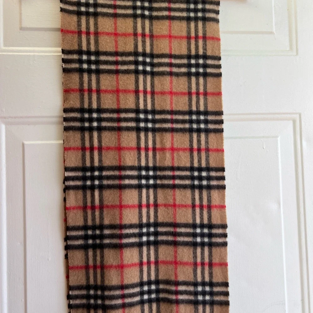 Burberry Cashmere Scarf in Tan and Black - Picture 2 of 3